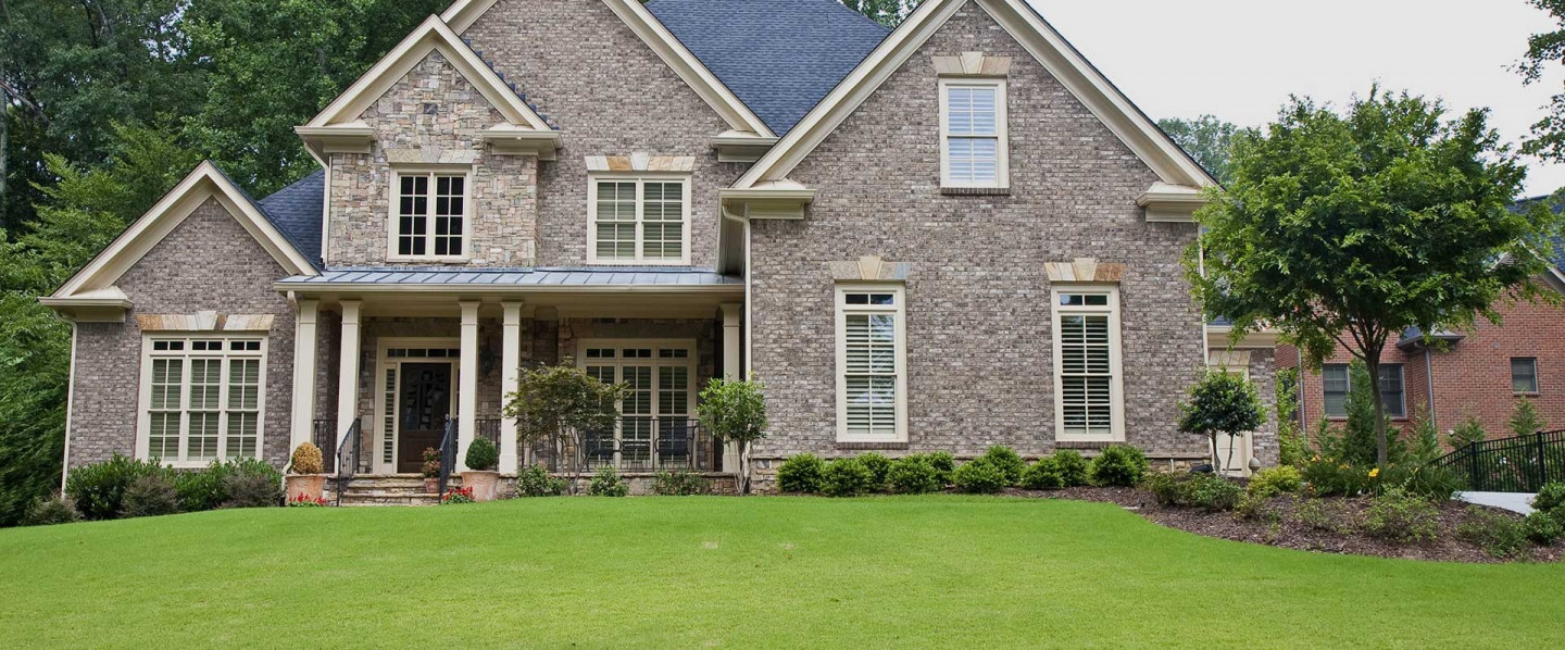 A home that receives lawn care services in Louisville, KY